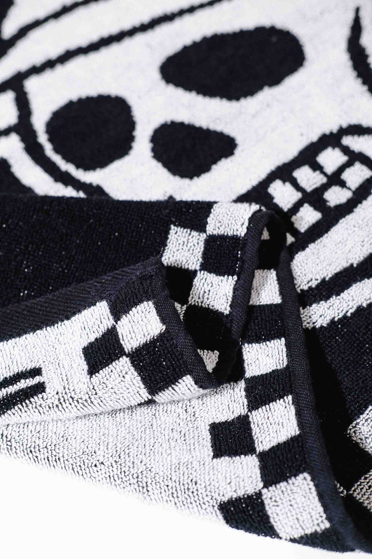 Skull Caddie Knitted Towel - Black / White: Black / White / O/S
