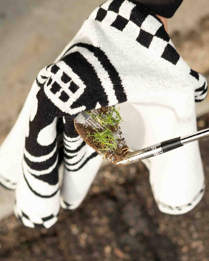 Skull Caddie Knitted Towel - Black / White: Black / White / O/S